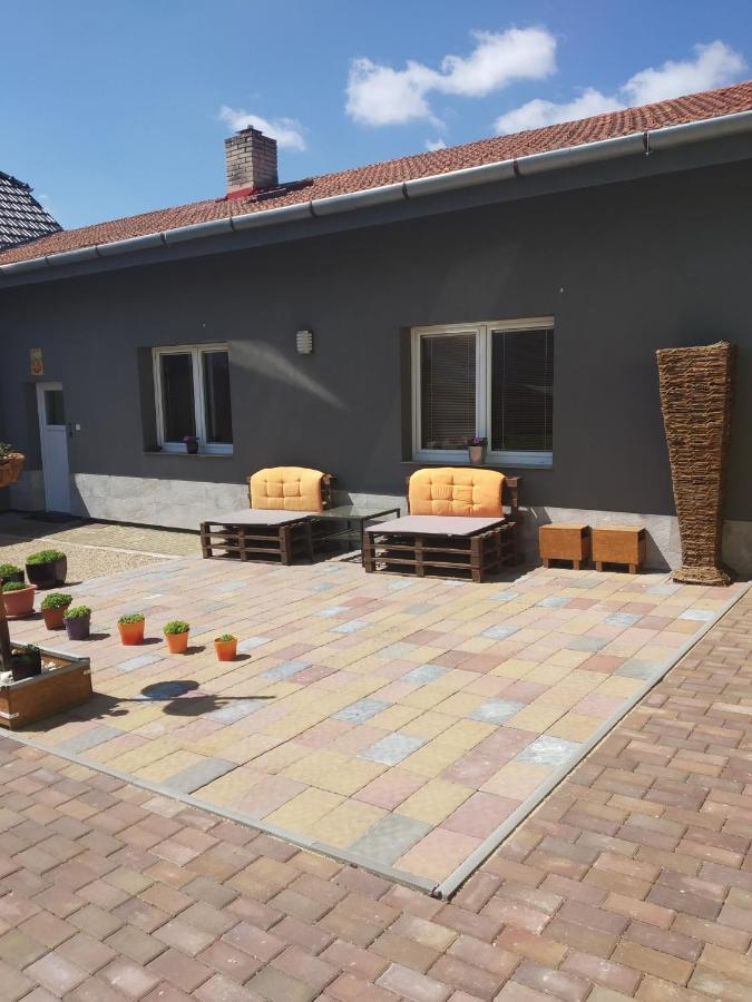 MelcanyApartman Blizko Brna S Dobovymi Dekoracemi公寓 外观 照片