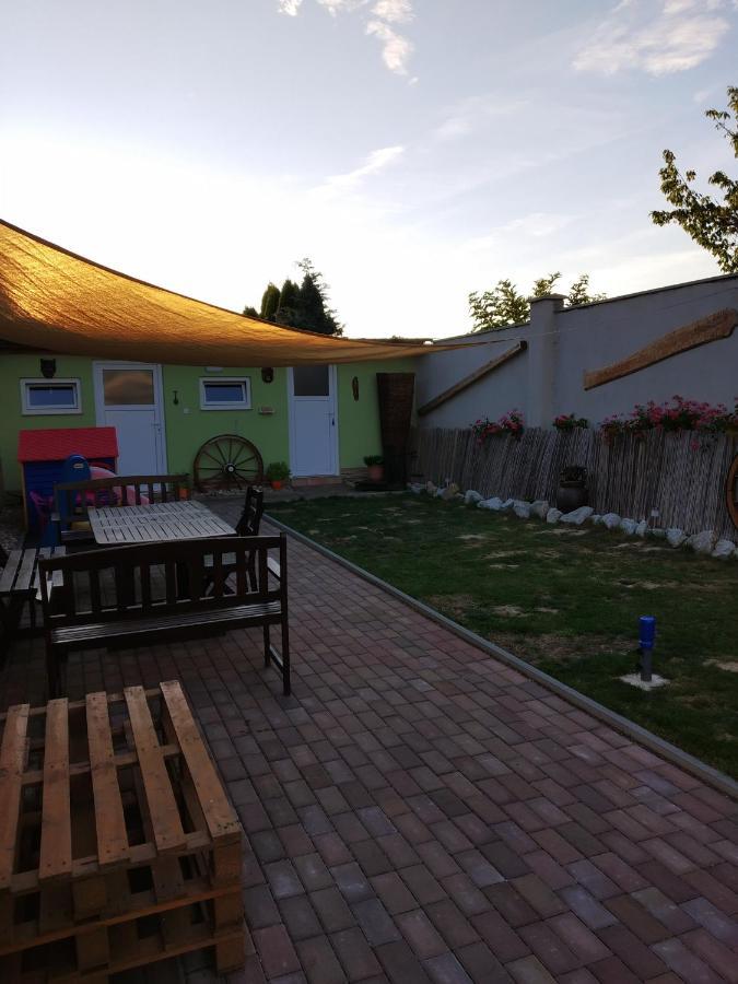 MelcanyApartman Blizko Brna S Dobovymi Dekoracemi公寓 外观 照片